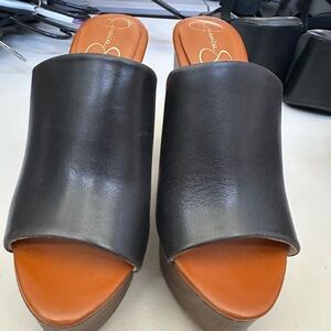 Jessica Simpson Shelbie Black and Tan Women’s Block Platform Mules